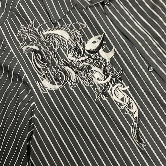 Button down - Picture 2 of 3